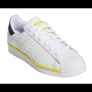 NWT Adidas Superstar ‘White Beam Yellow’ shoes size 4.5 (big girl)